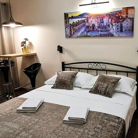 Stone Roses Gostinjska kuća