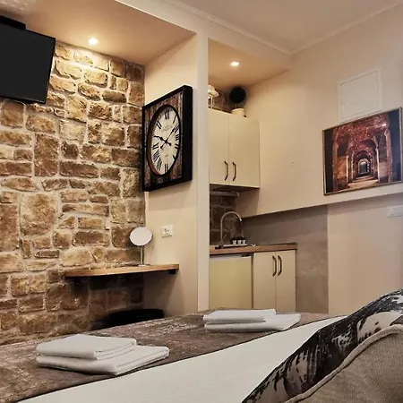 Guest house Stone Roses 3*
